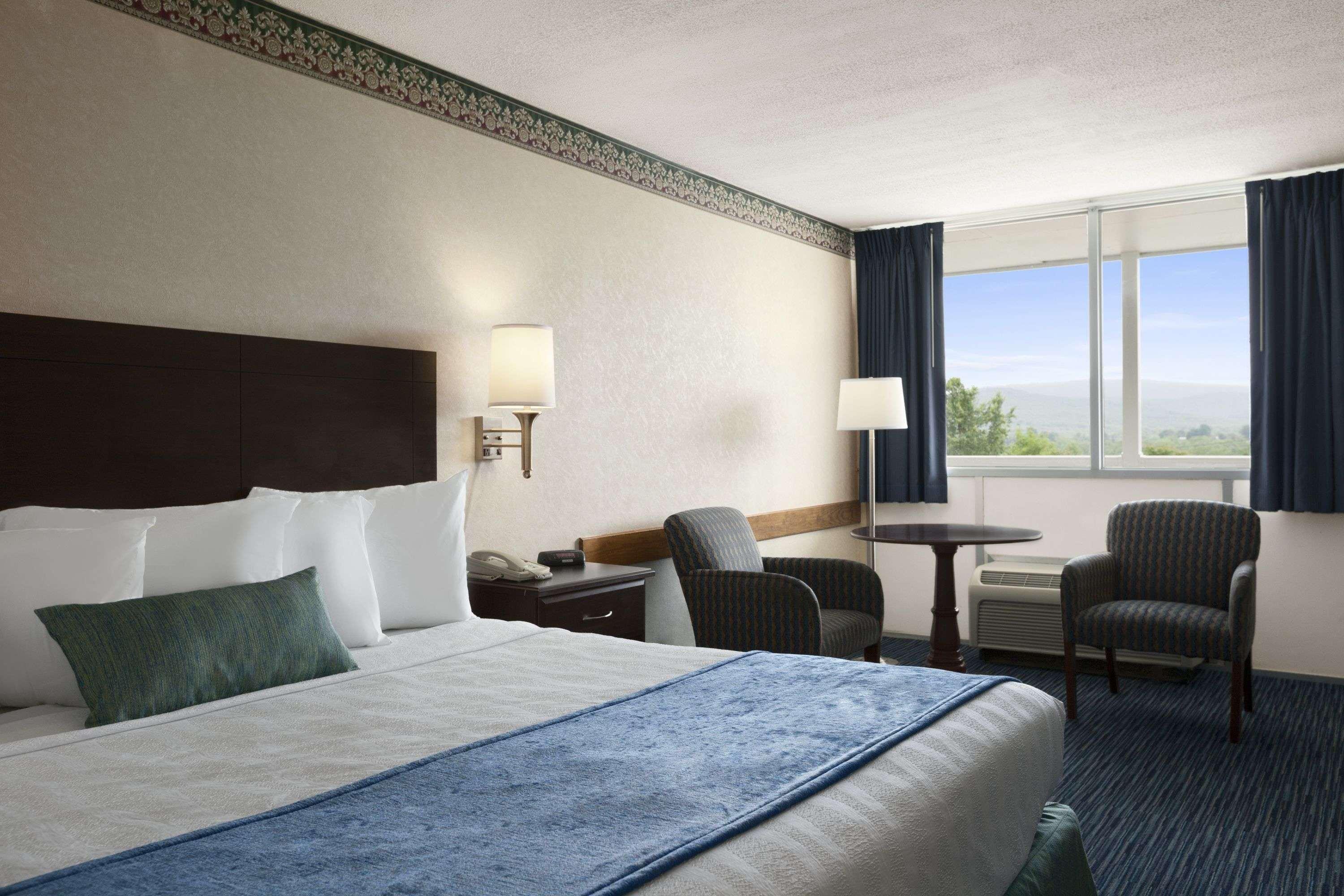 Days Inn By Wyndham Waynesboro Exteriör bild
