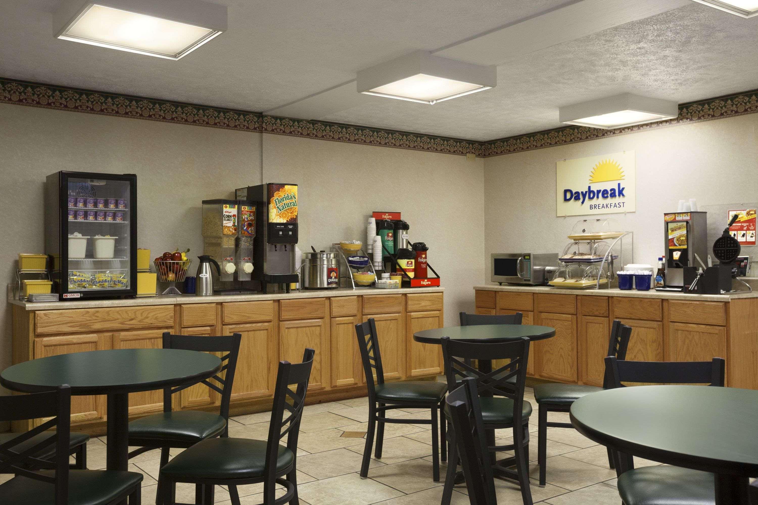 Days Inn By Wyndham Waynesboro Exteriör bild