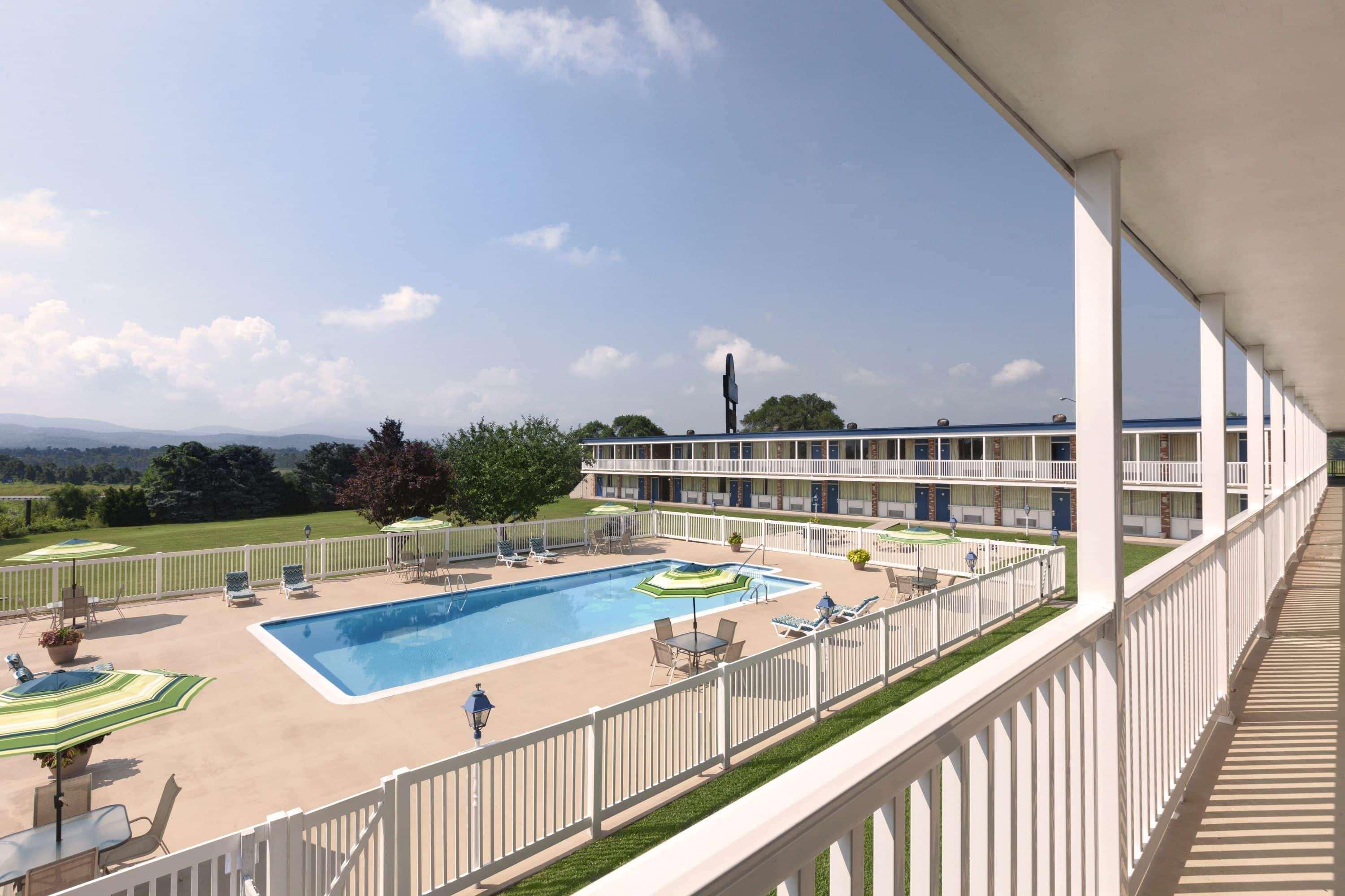 Days Inn By Wyndham Waynesboro Exteriör bild